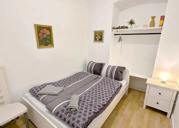 Cozy In Lugner Area Homestay
