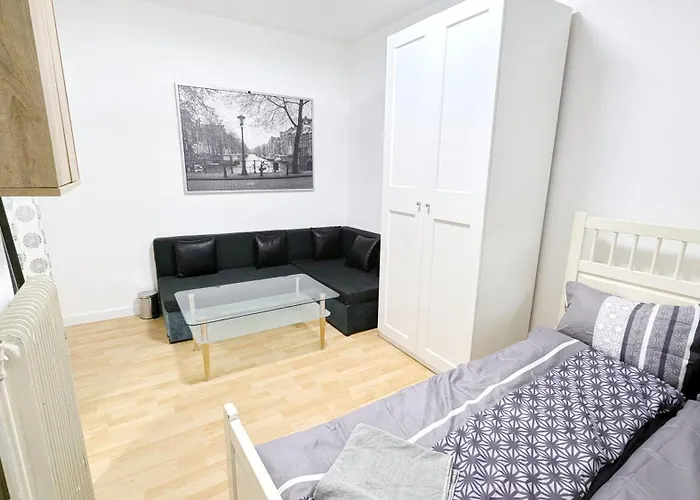 Cozy In Lugner Area Vienna